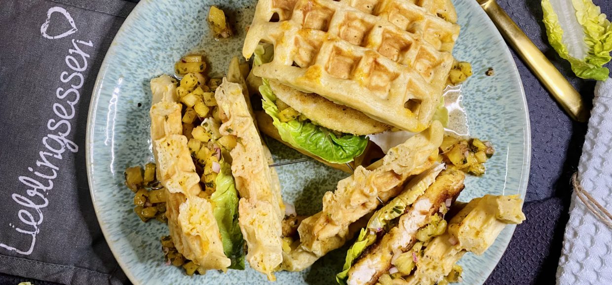 Knusprige Hähnchen-Ananas-Waffel-Sandwiches