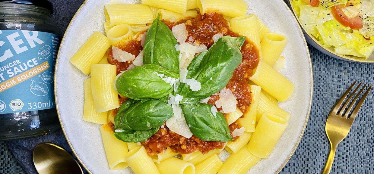 Reispasta mit veggie Bolognese