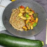 Soba Nudel Pfanne mit Hähnchen