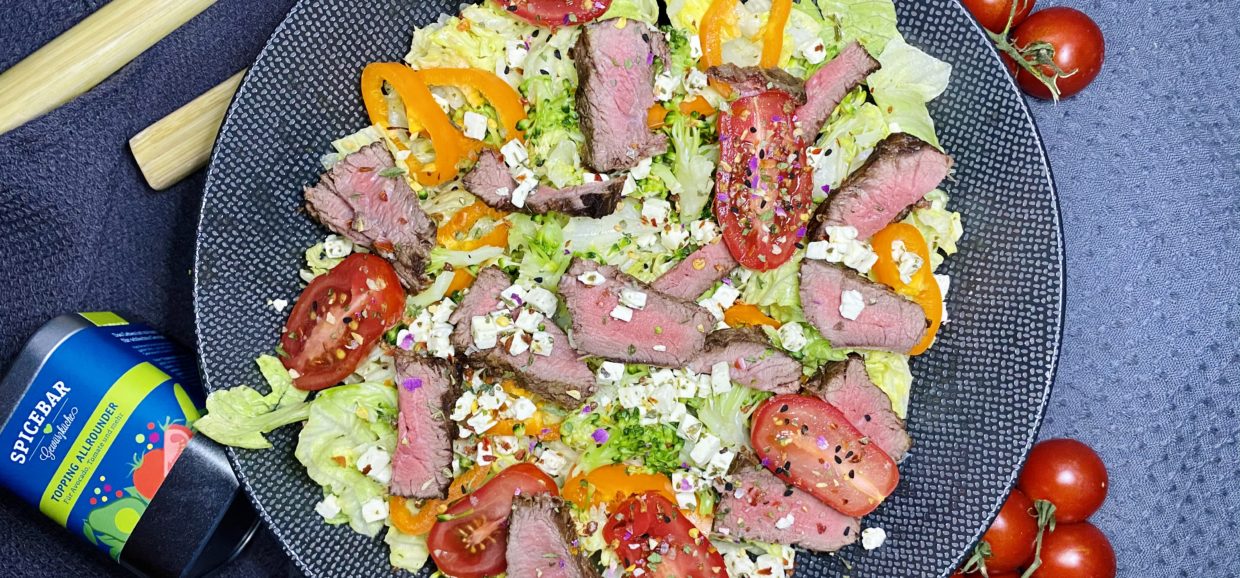 Salat mit Steak-Streifen