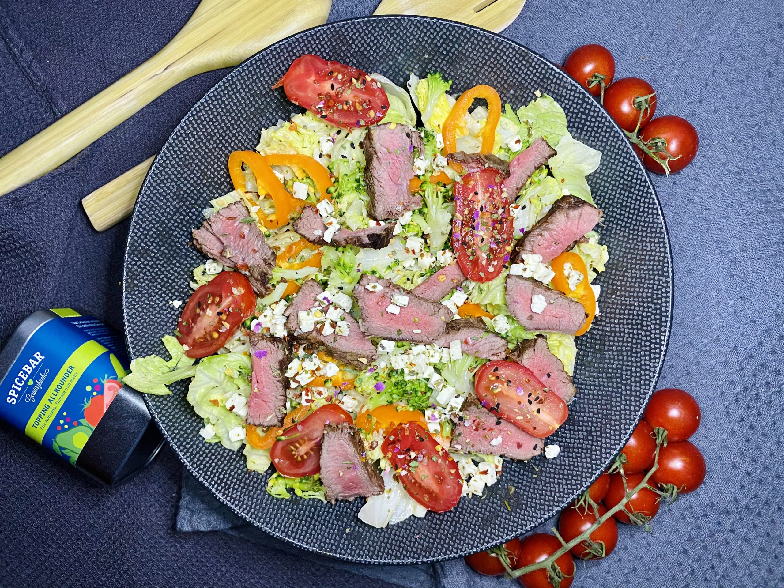 Salat mit Steak-Streifen