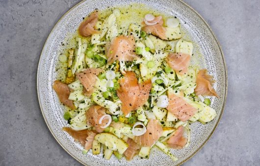 Räucherlachs auf Birnen-Fenchel-Salat