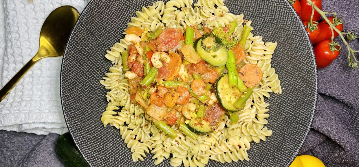 Pasta mit Shrimps und Gemüsesoße