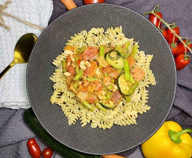 Pasta mit Shrimps und Gemüsesoße