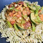 Pasta mit Shrimps und Gemüsesoße