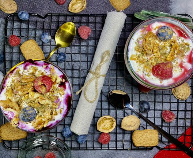 Weihnachtliches-Joghurt-Schicht-Dessert