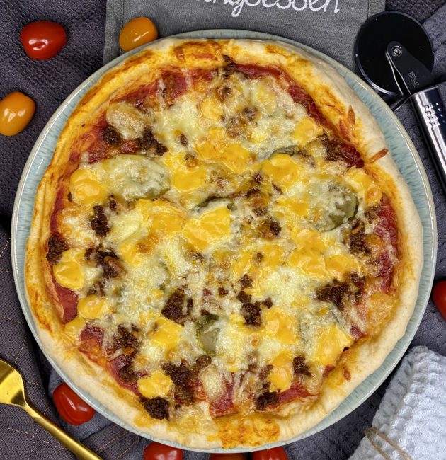 Cheesy Burgerpizza